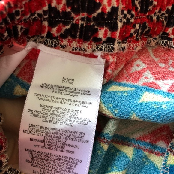 4/$20 • BCBGMAXAZRIA • oriel shorts - Picture 6 of 7